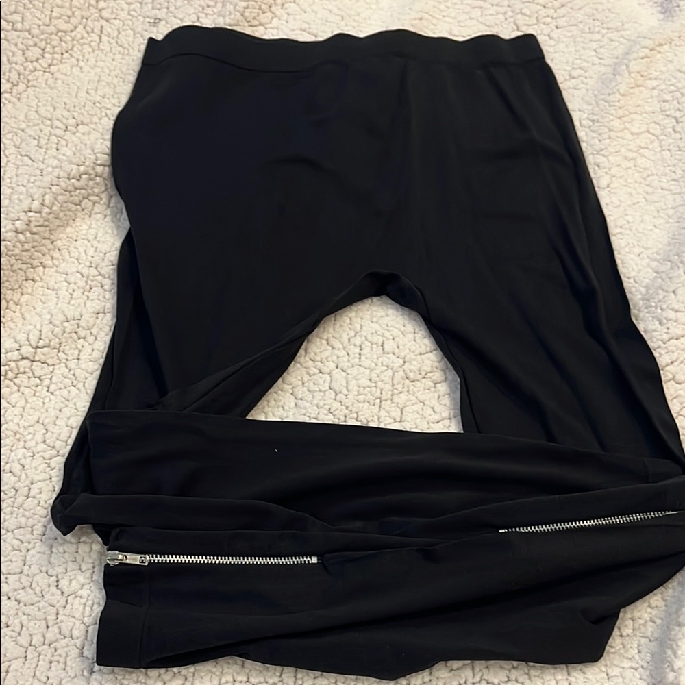Black Leggings with Zipper Detail